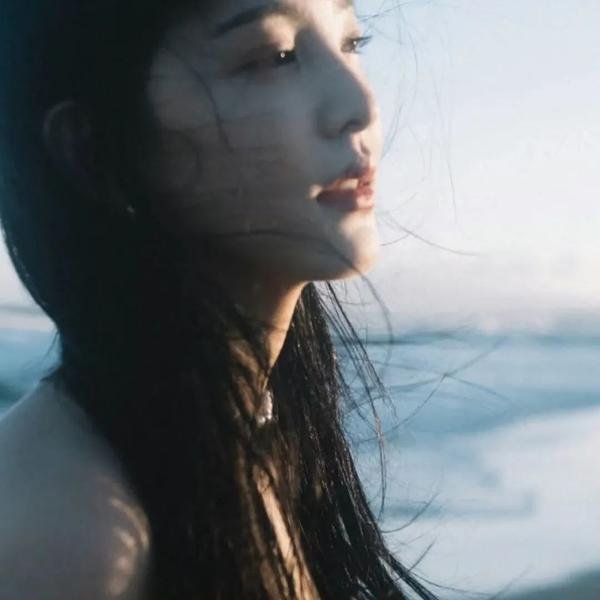 双马尾女战士海报